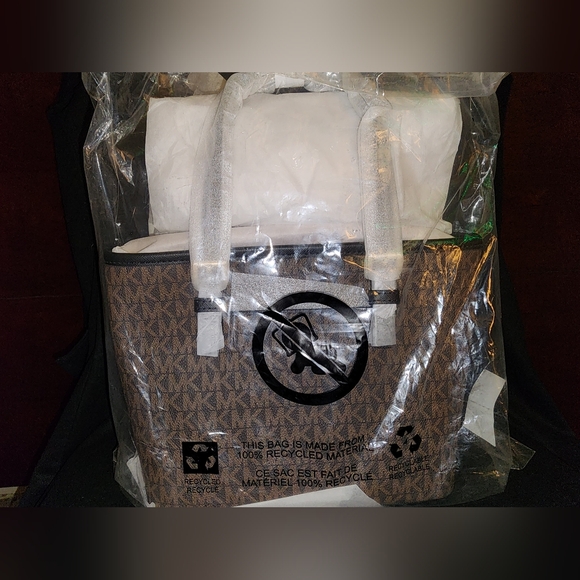 New w/ tags Michael Kors small jet set - Picture 1 of 3